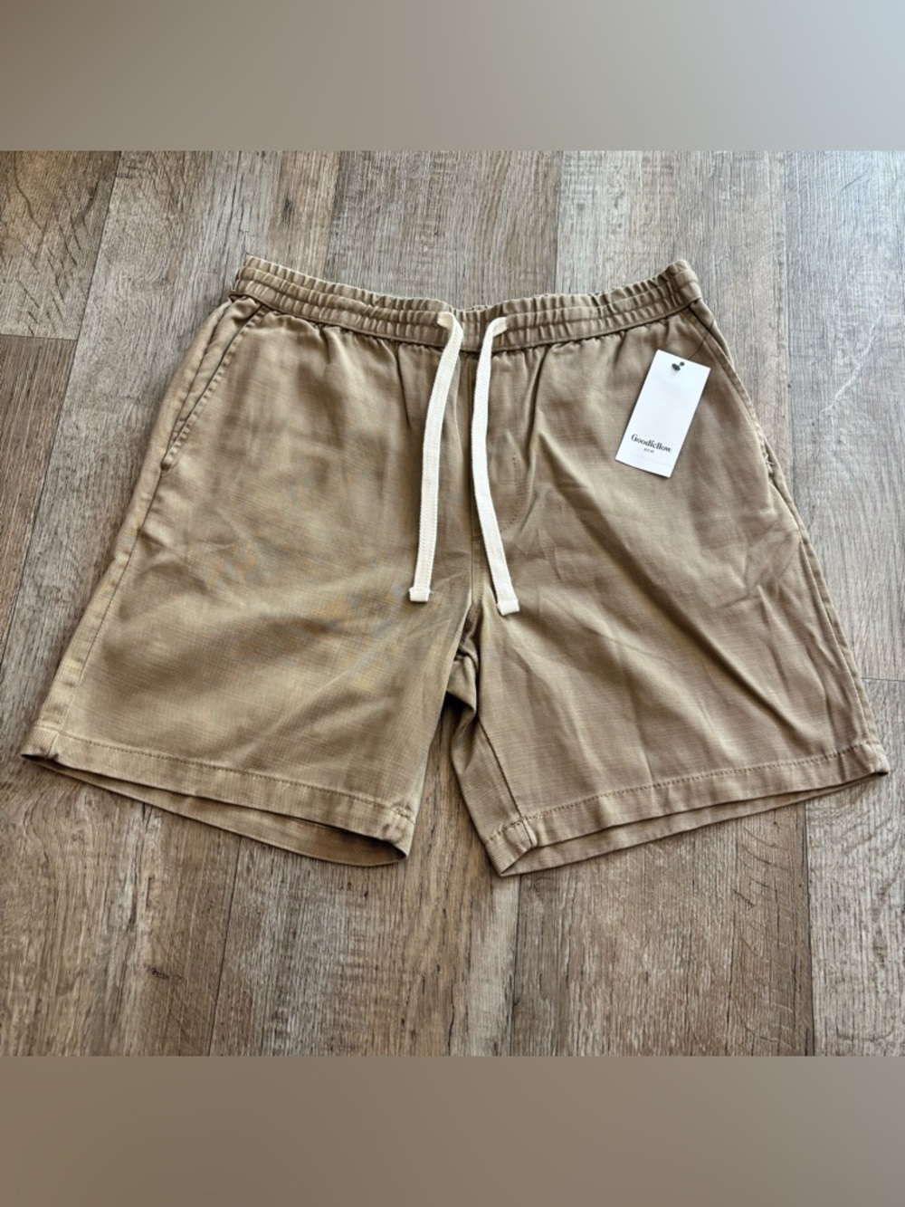 Goodfellow & Co Men’s Pull-on Elastic Waist 7” Inseam Shorts Tan Size Medium